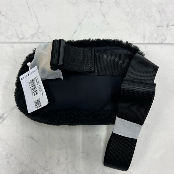 (JZ-12) Lululemon Everywhere Belt Bag 1L *Fleece - Picture 6 of 6